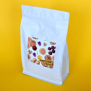 Šálek plný marakuji a guavy! 🇨🇴 Pokud jste v létě nezažili žádnou ✨exotiku✨, nezoufejte. S touhle Kolumbií si ji totiž...